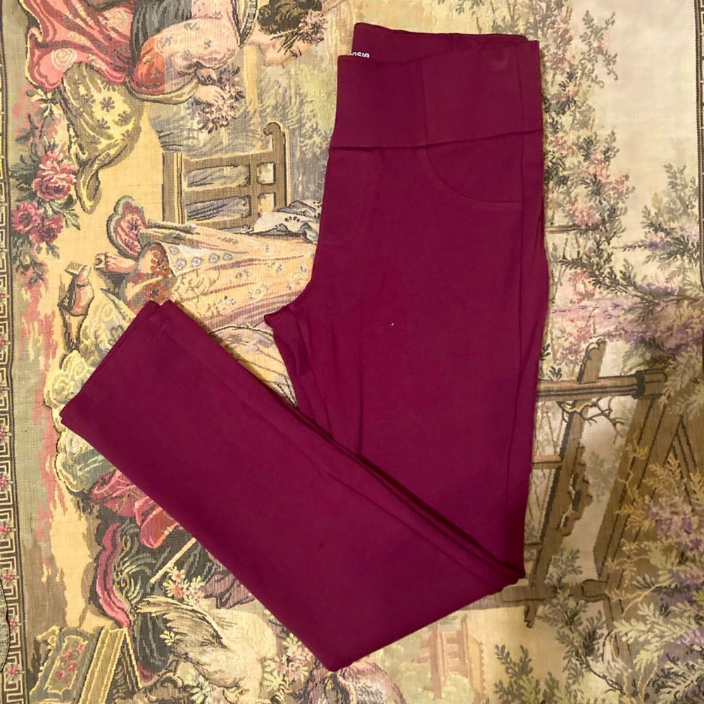 Kensie Burgundy Leggings   